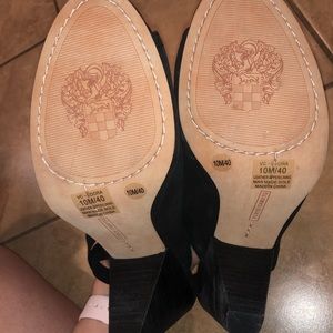 Vince Camuto black leather heel